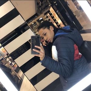 Meet your Posher, Mia